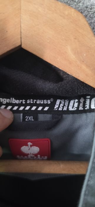 Strauss engelbert, Mascot
