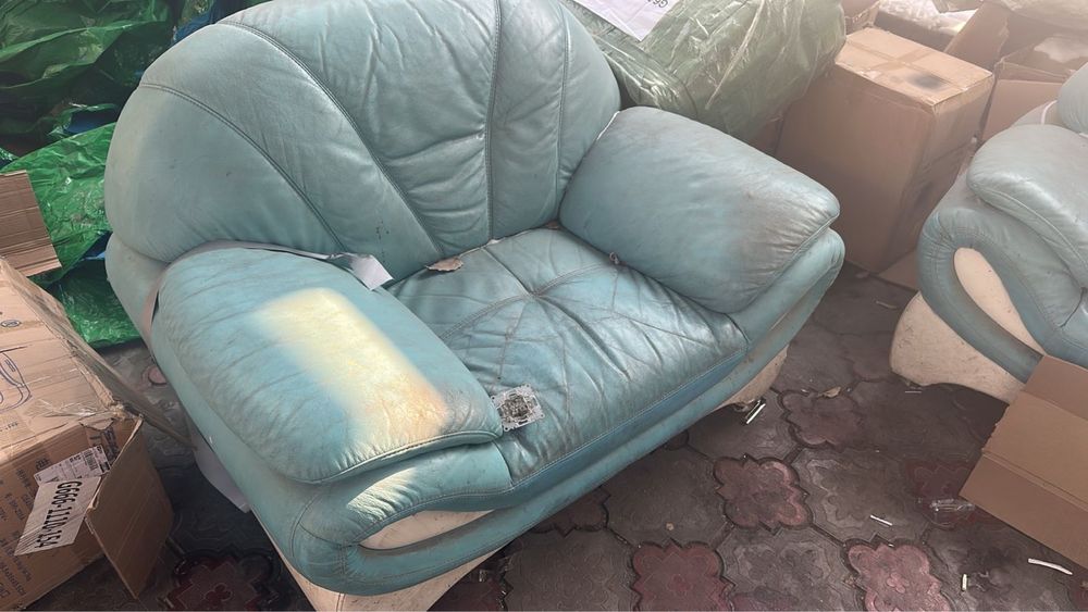 Кожанный диван и кресло