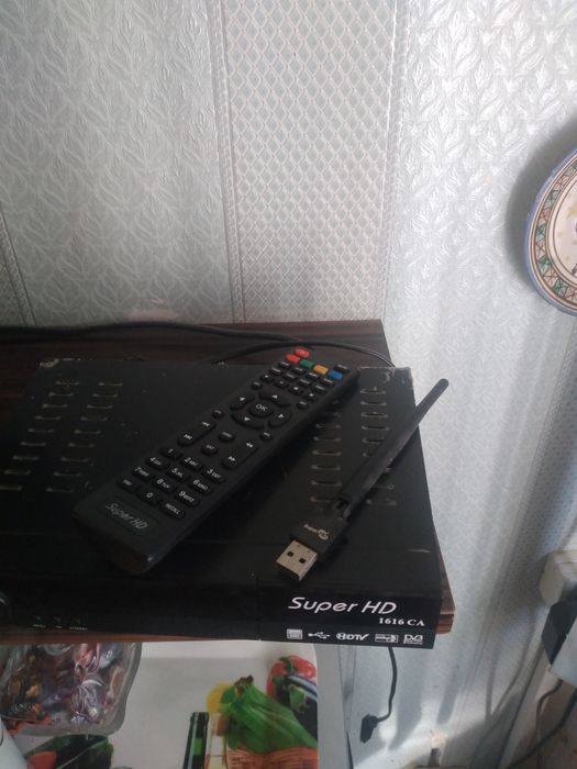 Продаеться цифровой тюнер .