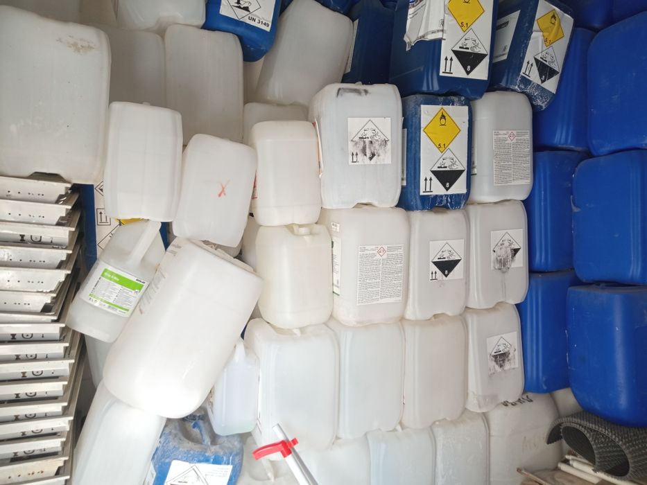 Канистры пластмассовые. 30 литров .