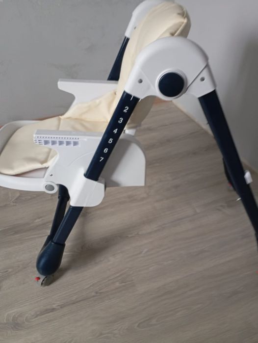 Продам детский столик для кормления