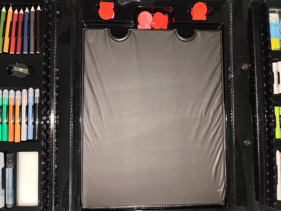 Set complet pentru desen și pictură – peste 120 piese, ca nou, perfect