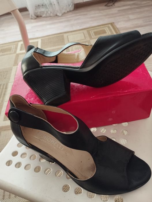 Женская обувь размеры разные