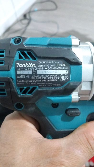 Set Makita 18V Brushless NOU - Filetantă Impact DTD153 + Bormaşină Percuție + 2 Acumulatori 4Ah + Încărcător