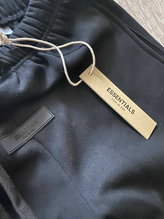 Pantaloni Fear of God Essentials negri mărime S originali