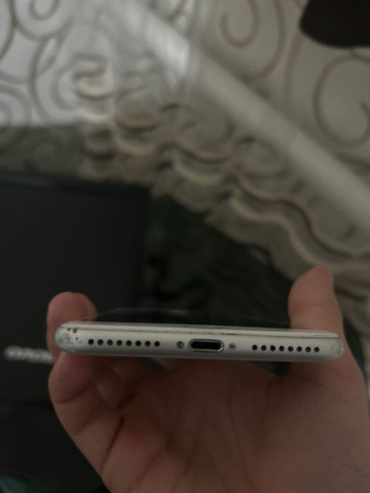 iPhone 7+ продам