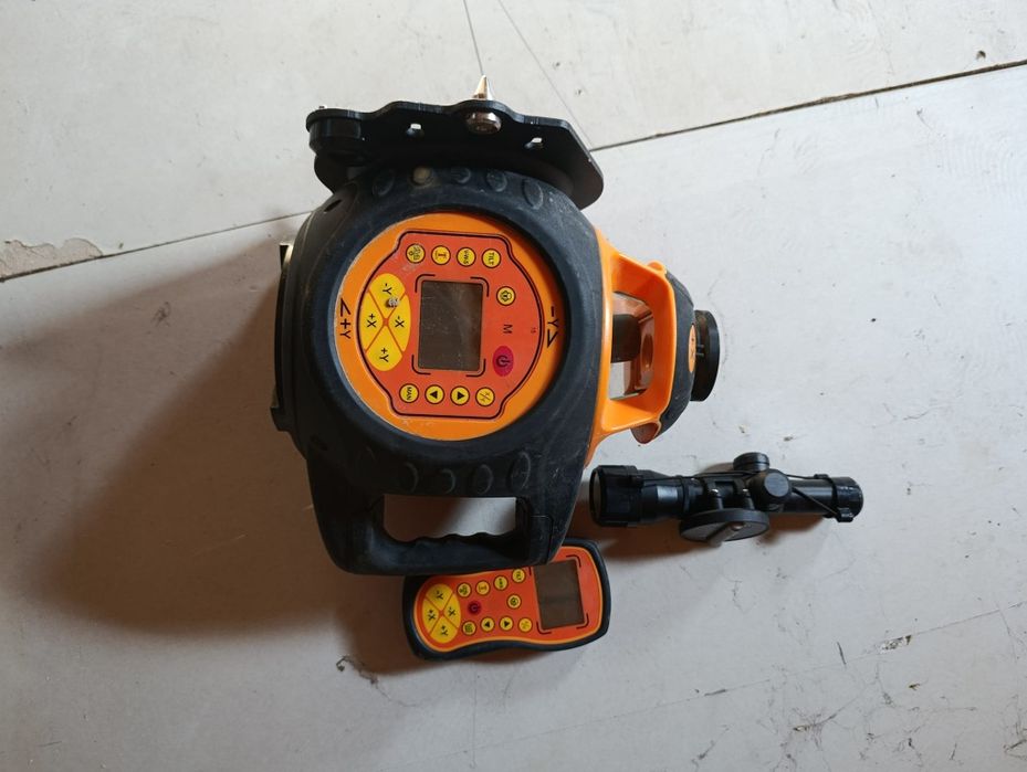 nivelă laser rotativă profesională pe două axe cu afișaj