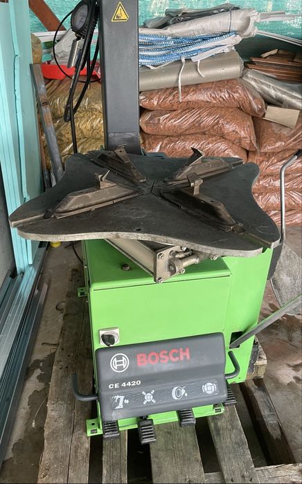 Машина за монтаж/демонтаж на гуми Bosch