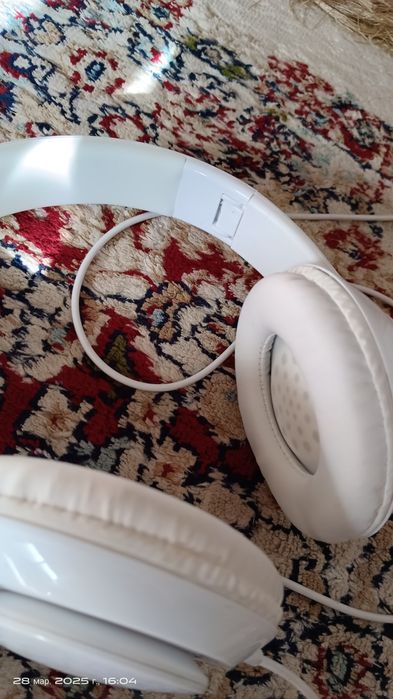 Наушник с  проводом