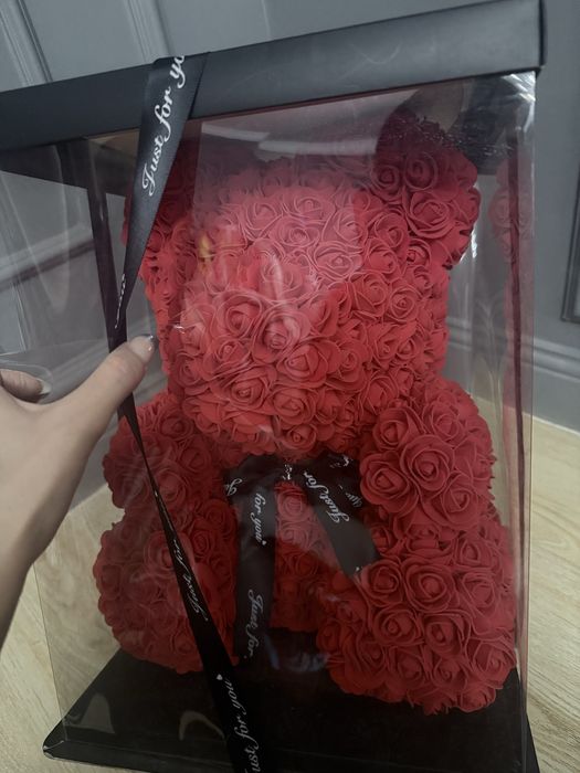 Мишка из искуственных роз - подарок девушке