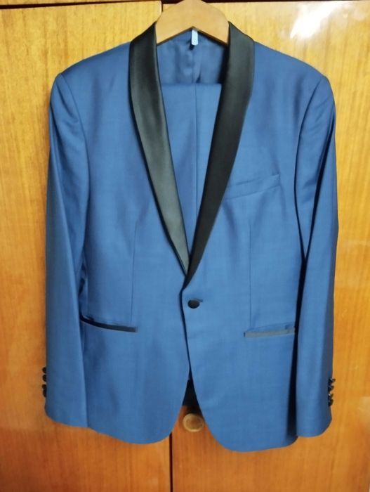 Продавам костюм SERGIO BARONE