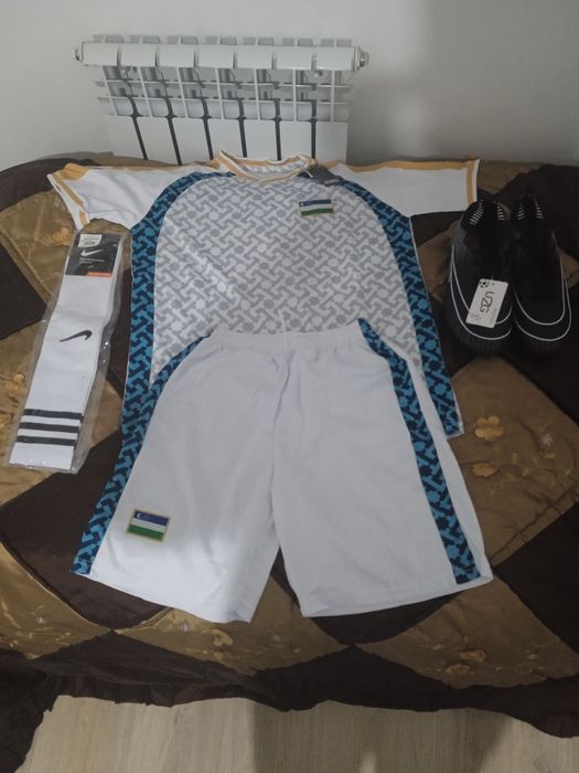 Продаю Футбольную форму Обсалютно Новая