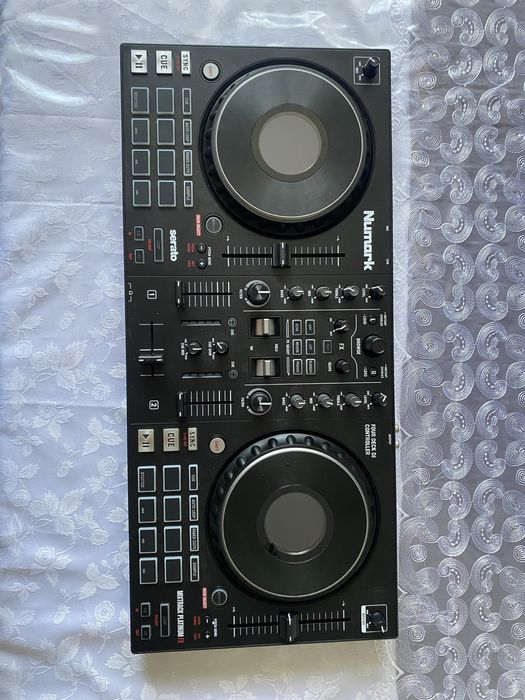 Numark mixtrack Platinum fx