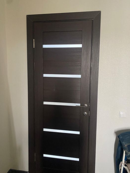 Двери с коробами и обналичниками, ламинат