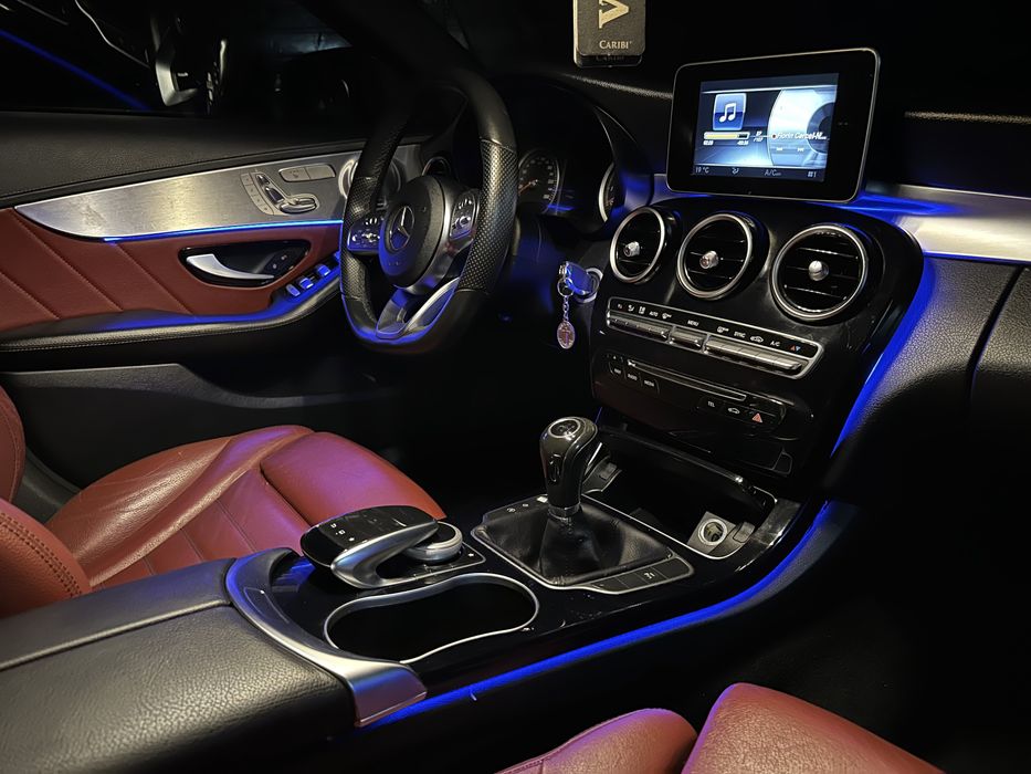 Montez lumini ambientale LED premium pe ori ce autoturism