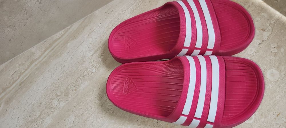 Papuci Adidas, pt fetițe, roz, mr.10, transport gratuit azi