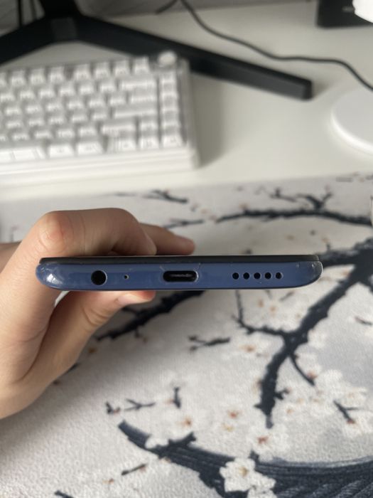 Продаю Redmi Note 9