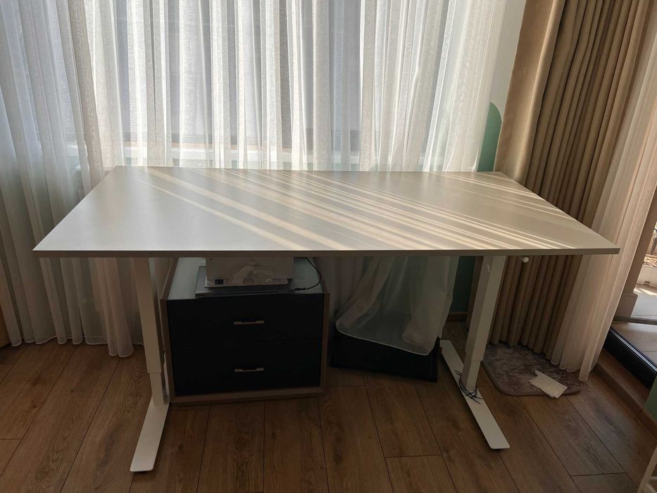 IKEA TROTTEN бюро с регулиране на височината