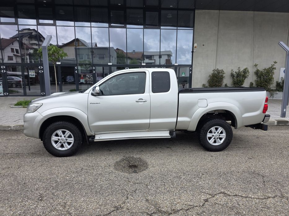 Toyota Hilux 4 locuri 2 usi bena lunga  4x4 Camioneta Autoutilitara Pick up