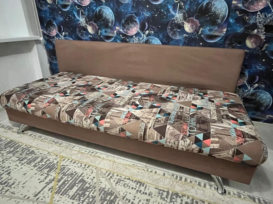 Продам тахту в отличном состоянии.