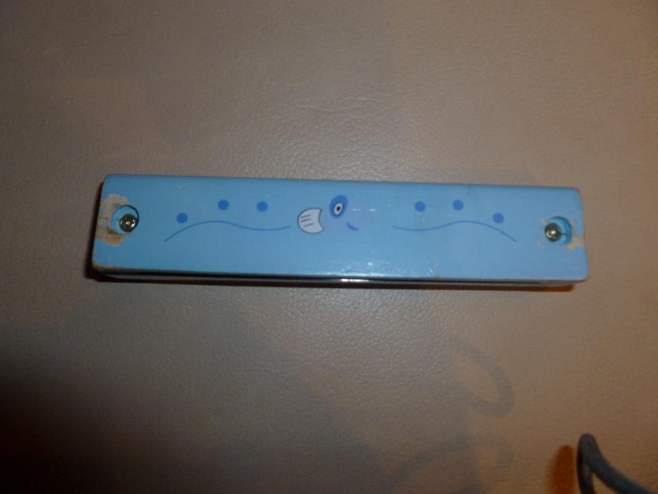 Хармоника, отвън дървена