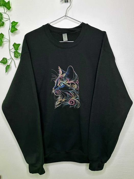 Felina Radiantă: Bluza Fluffy Rainbow Cat