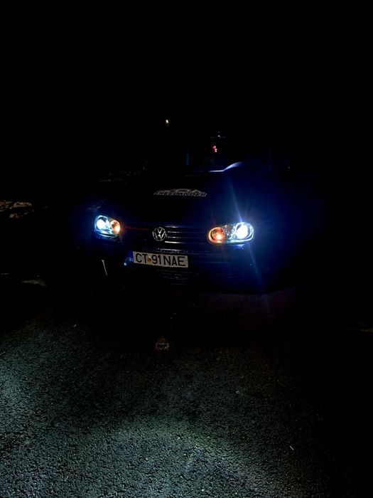 Vând golf4 an 2004(benzina) 1.4 16 valve motor axp 110 cai putere