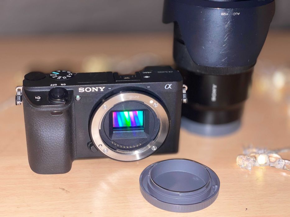 Sony A6400 + обектив Sony 18-105mm f/4 + 2 батерии
