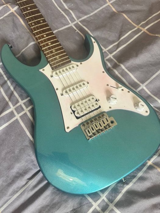 продам гитару lbanez с комбиком Marshall