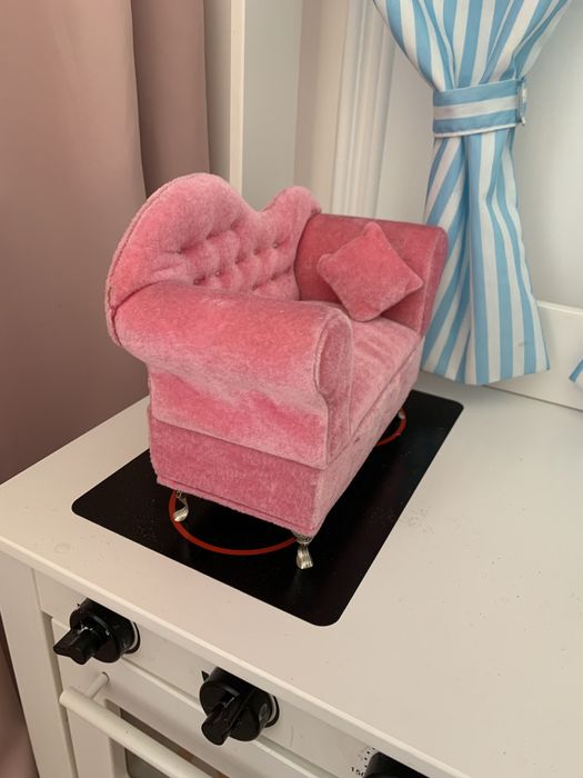 Шкатулка для девочки и мебель для кукол