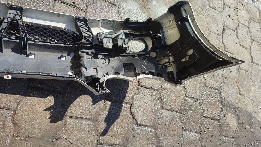 Передний бампер на Мерседес 203