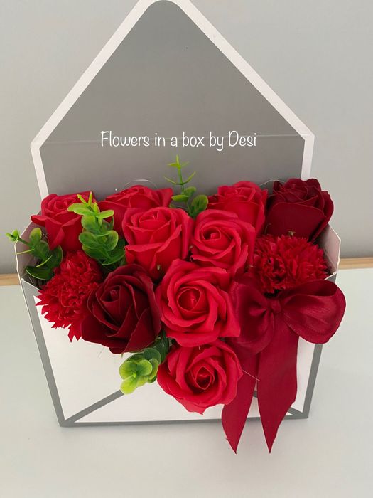 Аранжирани сапунени рози в кутии букет в кутия подарък цветя