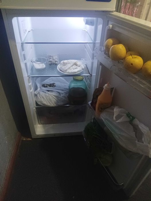 Продается холодильник " Шиваки"в отличном состоянии дешевле не будет.