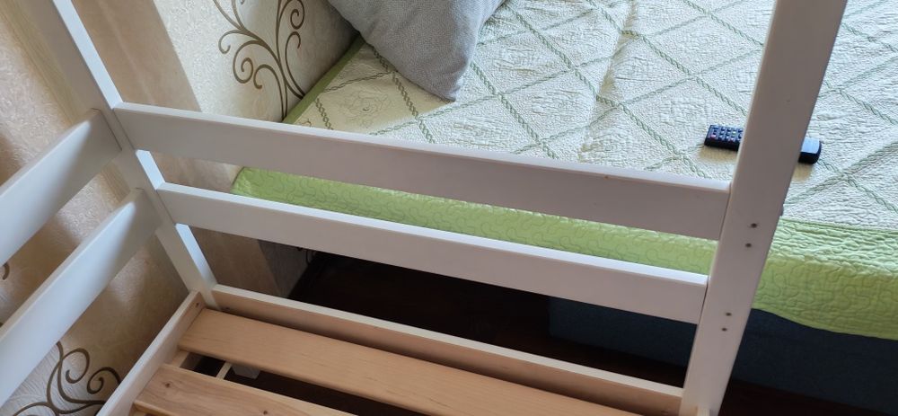 Продам кровать детскую домик