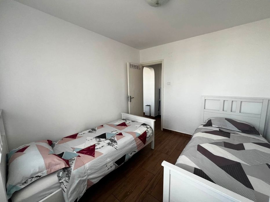 Propietar inchiriez apartament zona INTIM