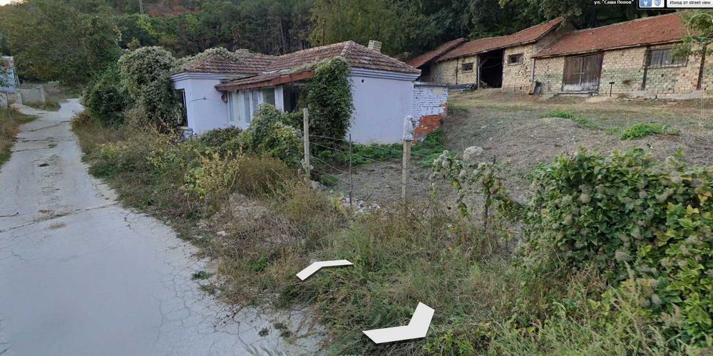 Парцел 4500 м2 с постройки 800 м2 Златни Пясъци