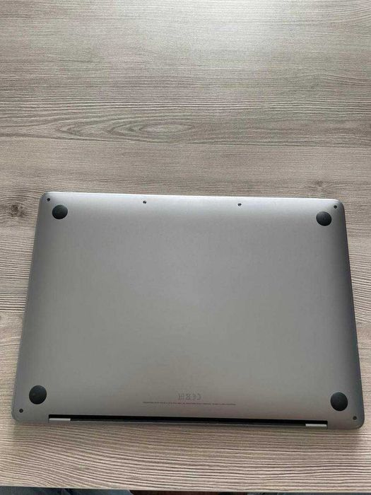 MacBook Pro (13-инчов, 2020 г., два Thunderbolt 3 порта)