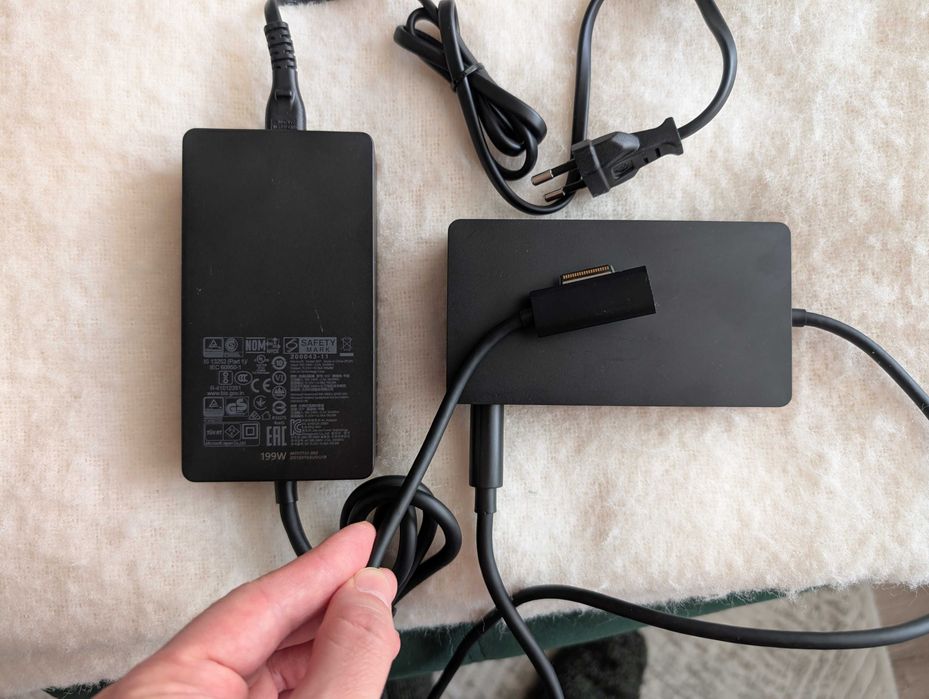 Microsoft Surface Dock 2 Docking Station + Incarcator 200W