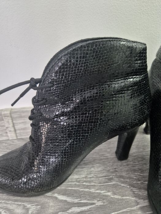 Botine negre cu toc