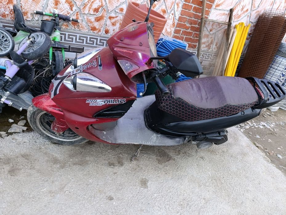 Скутер бензинового