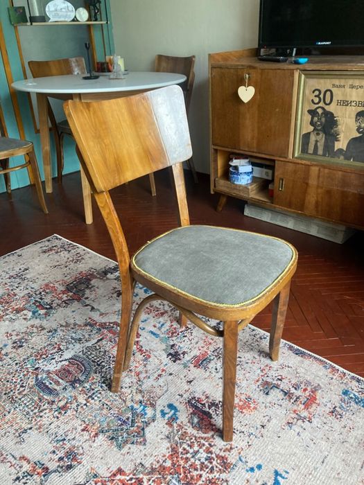 Трапезен дървен стол