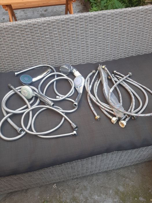 Продавам 4 бр батерии за вода почти нови  плюс резервни меки връзки