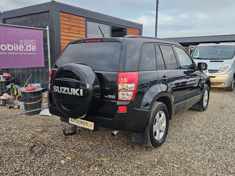 Suzuki grand vitara, 2.0Benzina  4x4 Reductor  Aer condiționat  Cârlig  Jante  Posibil Rate *