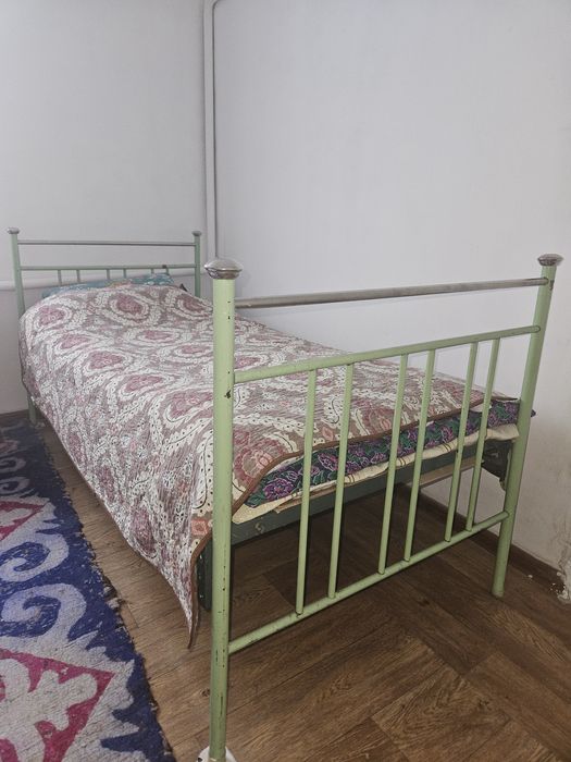Железная кровать