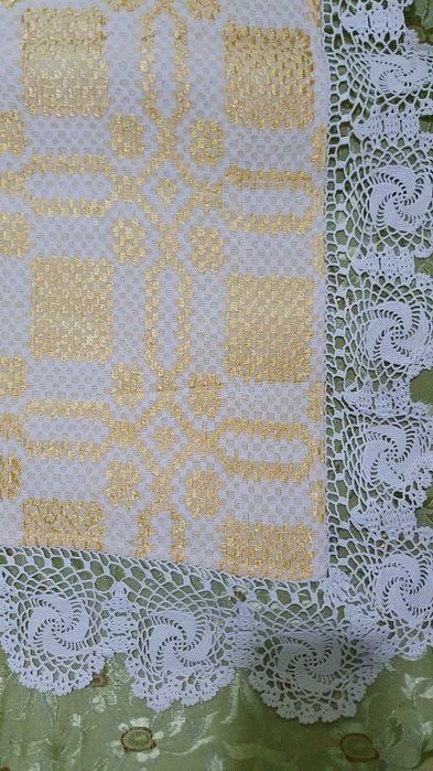 Fete de masa lucrate manual in razboi din matase