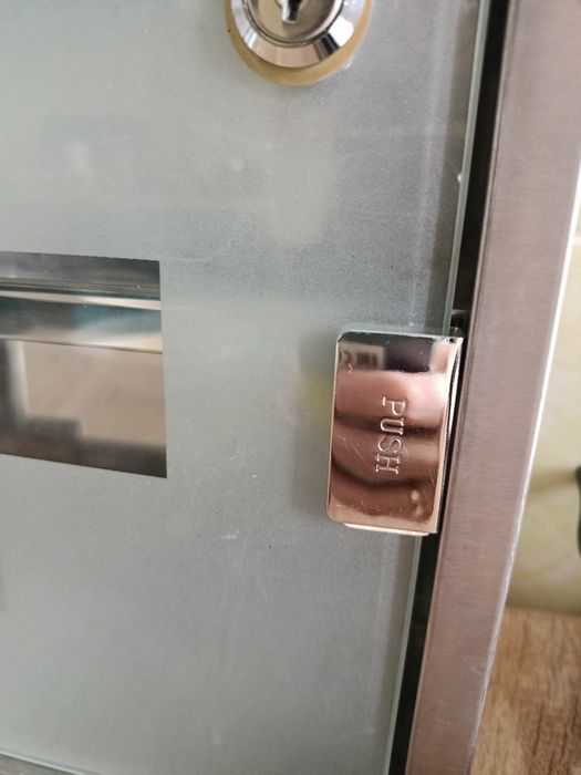 Продам аптечку медицинский шкафчик металлический