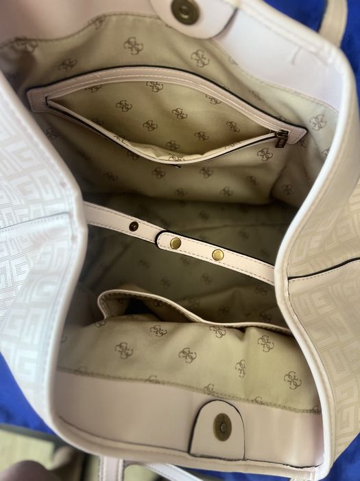 Оригинална чанта Guess