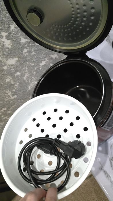 Мультиварка Lumme в отличном состоянии