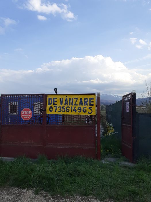 Vând teren în Orașul Brașov  , împrejmuit cu gard