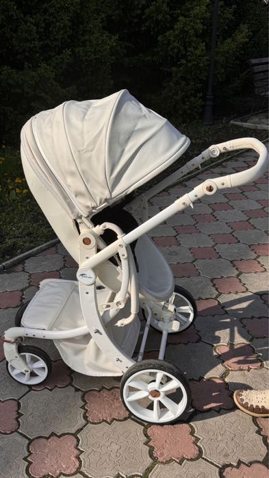 Продам коляску трансформер белая срочно 40000